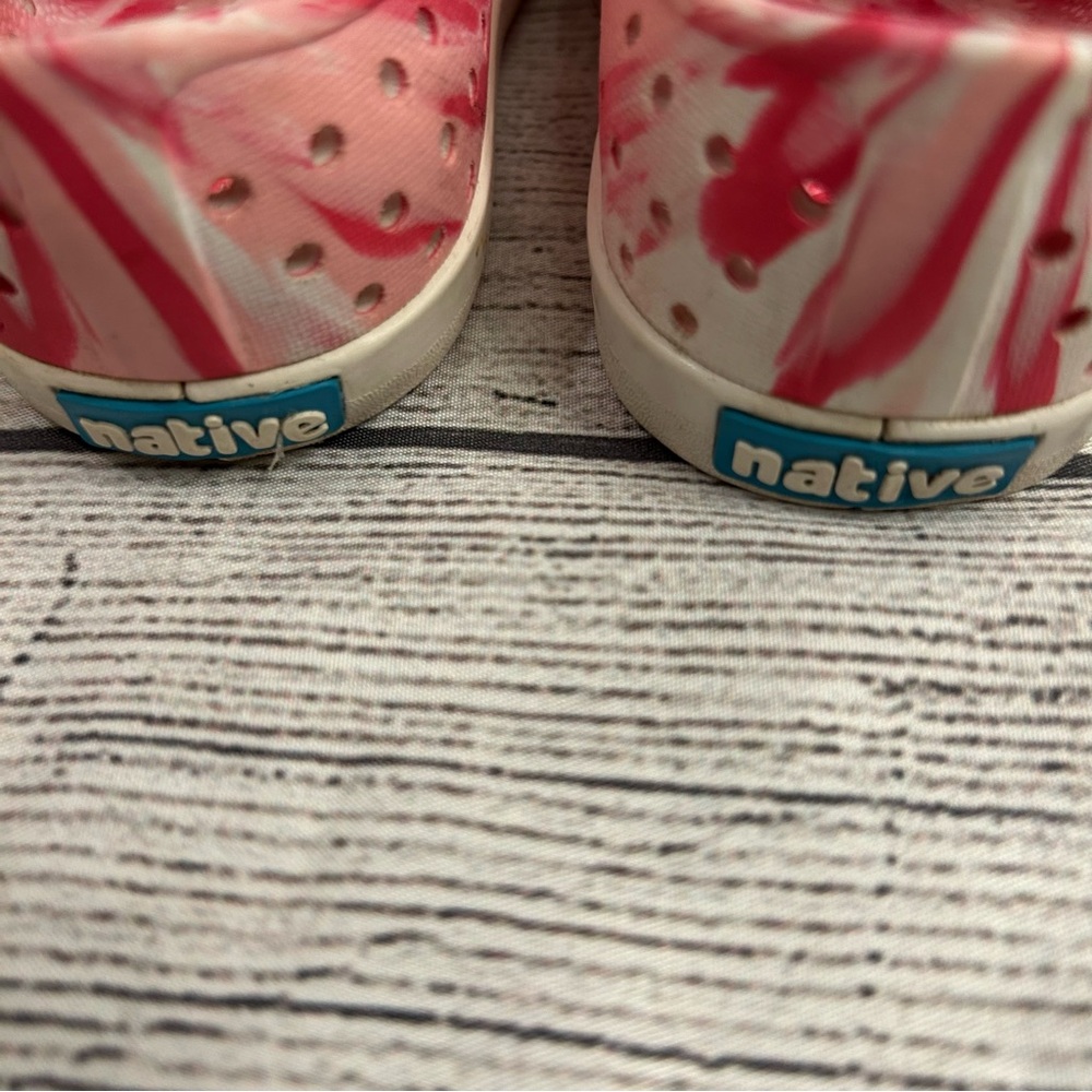 Native Juniper Slip ons size 6 infant - Picture 6 of 8